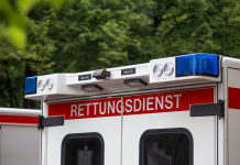 46-jährige von eigenem PKW eingeklemmt