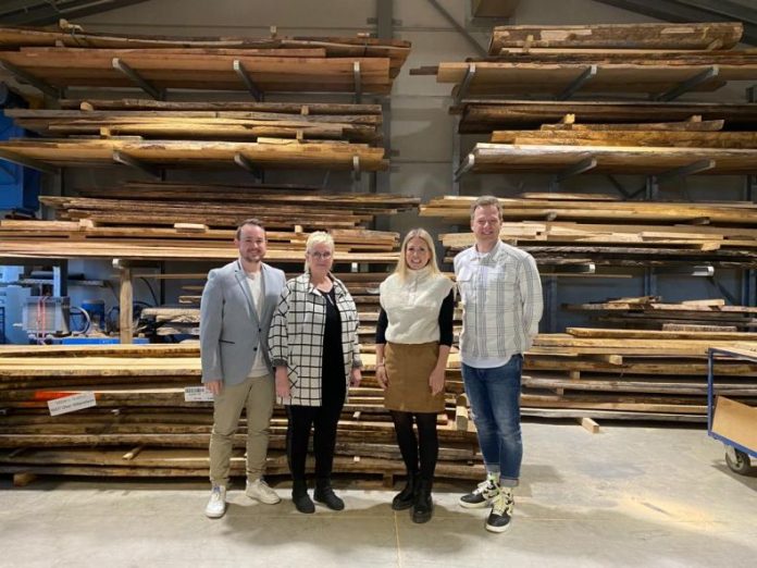 F-2211-Betriebsbesuch-Moebel-vom-Gutshof-715990d039e4ae9g1bf8dc0b3042ace1