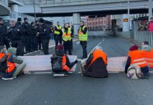 Klimaaktivisten blockieren Alicenbrücke in Mainz