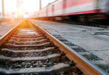 Mann fährt ohne Ticket und verletzt Zugbegleiter