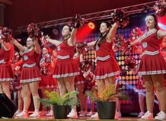 CHAOTE-CHEERLEADER bei Aufzeichnung der TV-Schlagerbühne mit tollen Auftritten