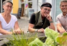 Mit Herz und Gießkanne: Thomas Heinicke verschönert als Baumpate den Roßmarkt