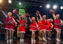 Chaote-Cheerleader begeistern mit Christmas-Cheerleader-Show auf Weihnachtsmärkten und Weihnachtsfeiern der Region