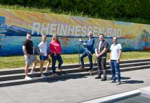 Graue Betonwand im Rheinhessen-Bad wird zur bunten (Unter-)Wasserwelt