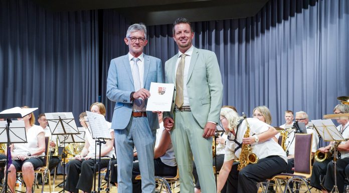 Dirk Hasenfuss als neuer Verbandsbürgermeister der VG Nieder-Olm vereidigt